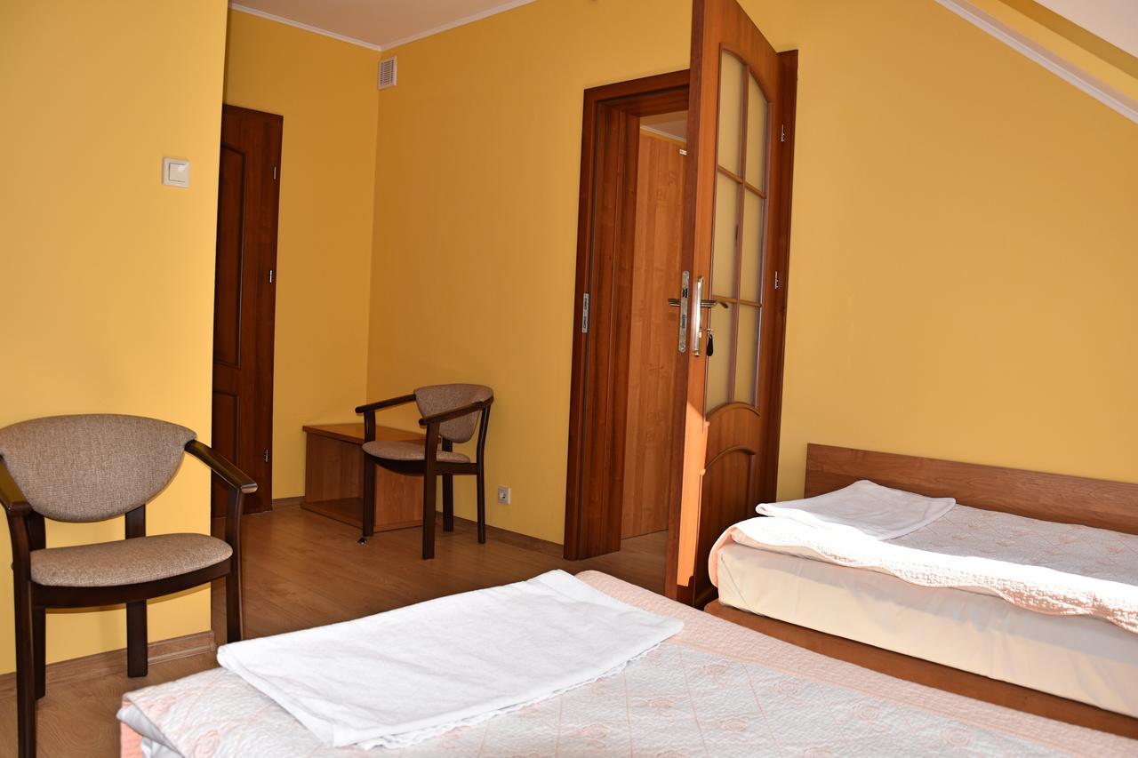 Dwor Nad Bugiem Hotel Majdan Stulenski Exterior photo